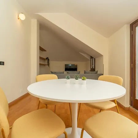 Cozy Attic With Terrace And Ac And Wifi *